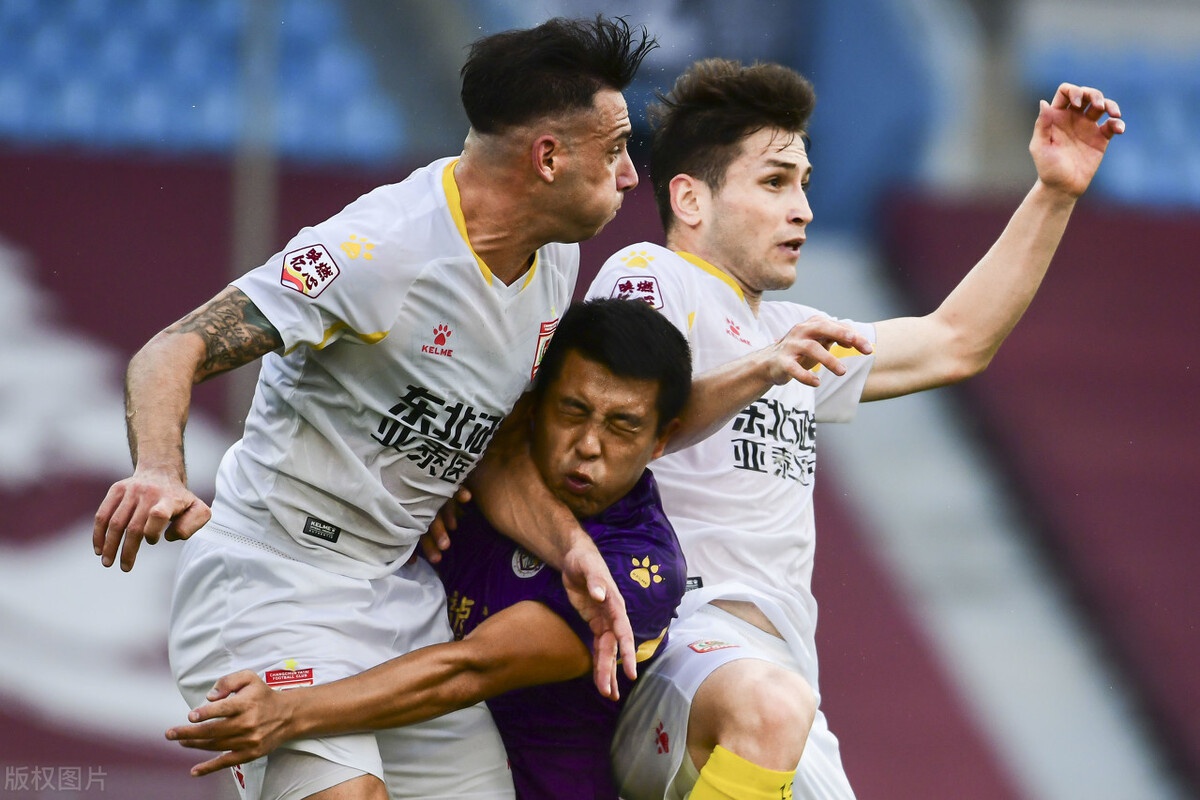 费耶诺德训练开放日，加时末段刷新队史纪录引欢呼，亚冠在即，年轻球员得到机会的简单介绍新球体育app